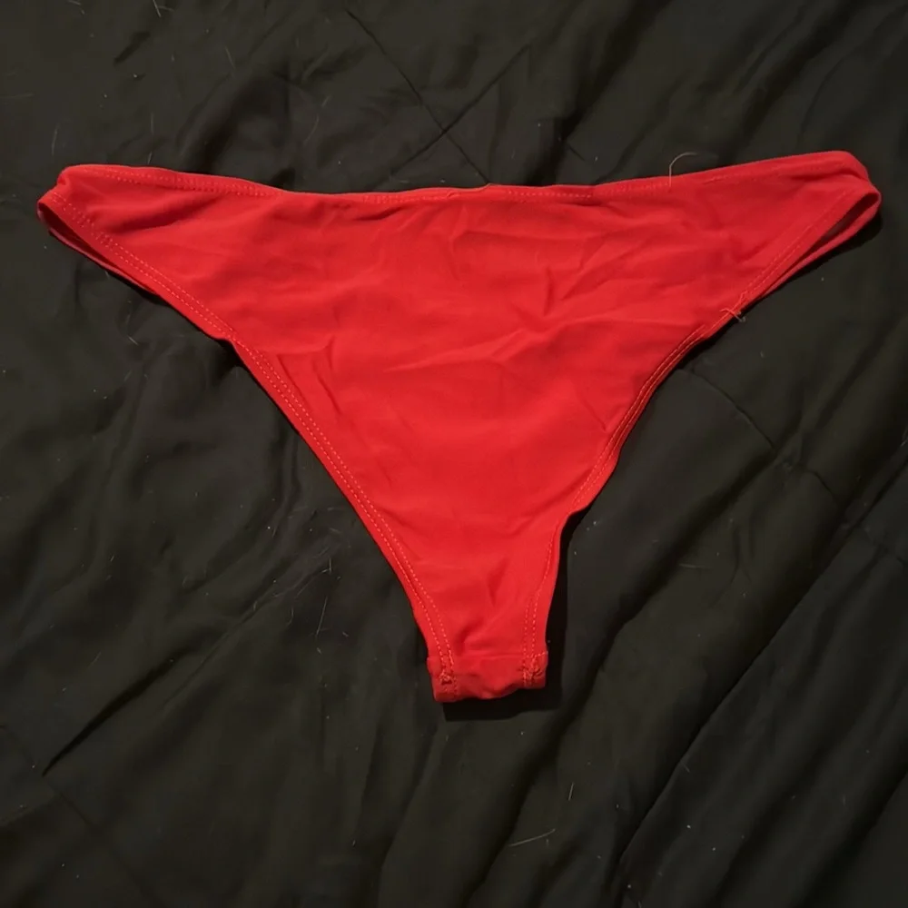 Fire Red Bikini Set w/ Lace Cover-Up – Size L – 3 Piece Set - Picture 5 of 5